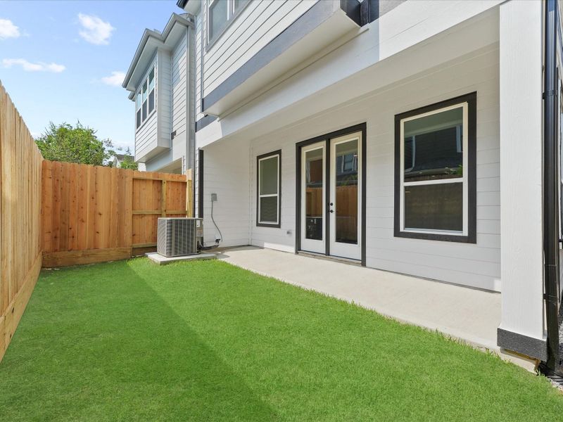Exterior details of a home in Sunset Heights, Houston (Image 3). Exterior details of a home in Sunset Heights, Houston (Image 3).