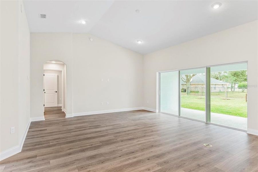 Spacious, unfurnished interior of a new home in , Palm Coast (Image 33).