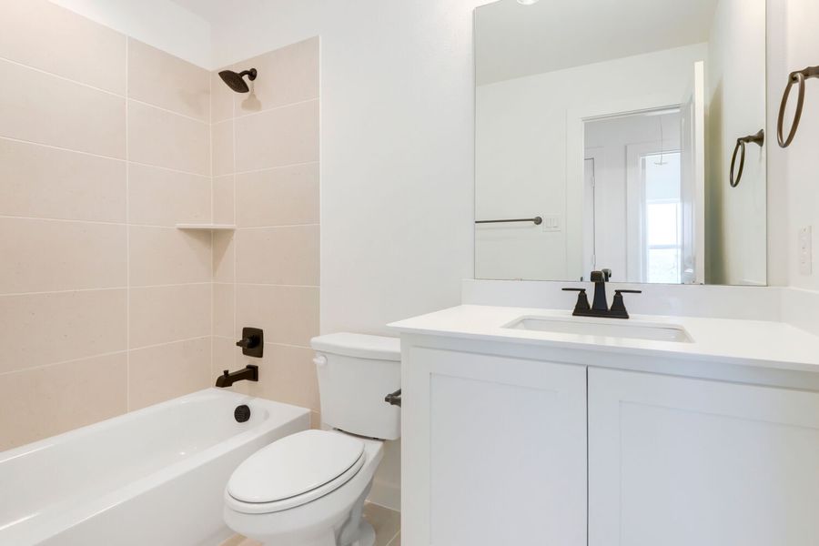 3305 Jazil - Full Bathroom 3305 Jazil - Full Bathroom