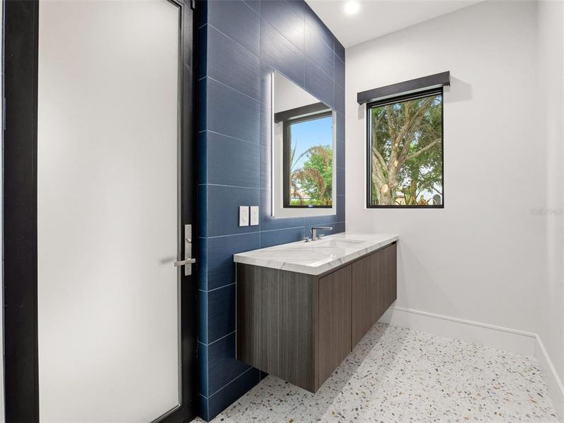 Furnished interior view inside a new home in , Orlando (Image 7).