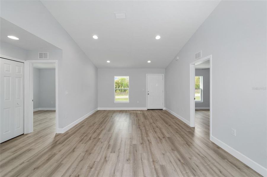 Spacious, unfurnished interior of a new home in , Dunnellon (Image 33).