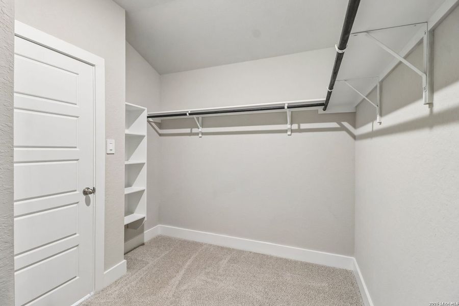Spacious, unfurnished interior of a new home in Lark Canyon, New Braunfels (Image 33).