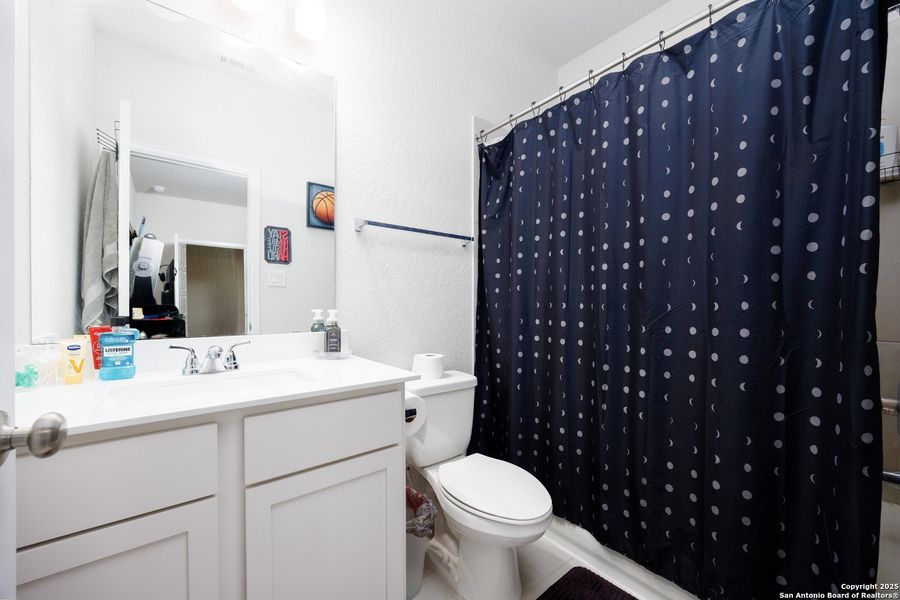 Furnished interior view inside a new home in Weston Oaks 55', San Antonio (Image 29). Furnished interior view inside a new home in Weston Oaks 55', San Antonio (Image 29).