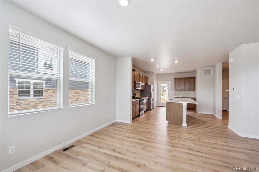 Spacious, unfurnished interior of a new home in Horizon Uptown, Aurora (Image 14).