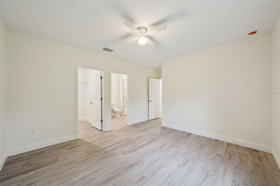 Spacious, unfurnished interior of a new home in , Lakeland (Image 33).