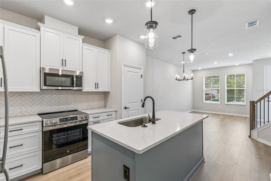 Furnished interior view inside a new home in , Orlando (Image 11).