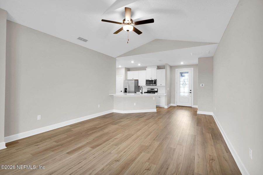 Spacious, unfurnished interior of a new home in Jennings Farm, Middleburg (Image 16).