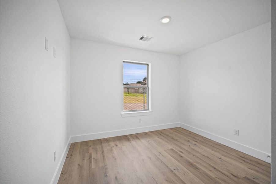 Spacious, unfurnished interior of a new home in , Willis (Image 25).