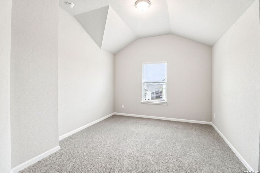 Spacious, unfurnished interior of a new home in Estancia Ranch - Classic Series, San Antonio (Image 20).