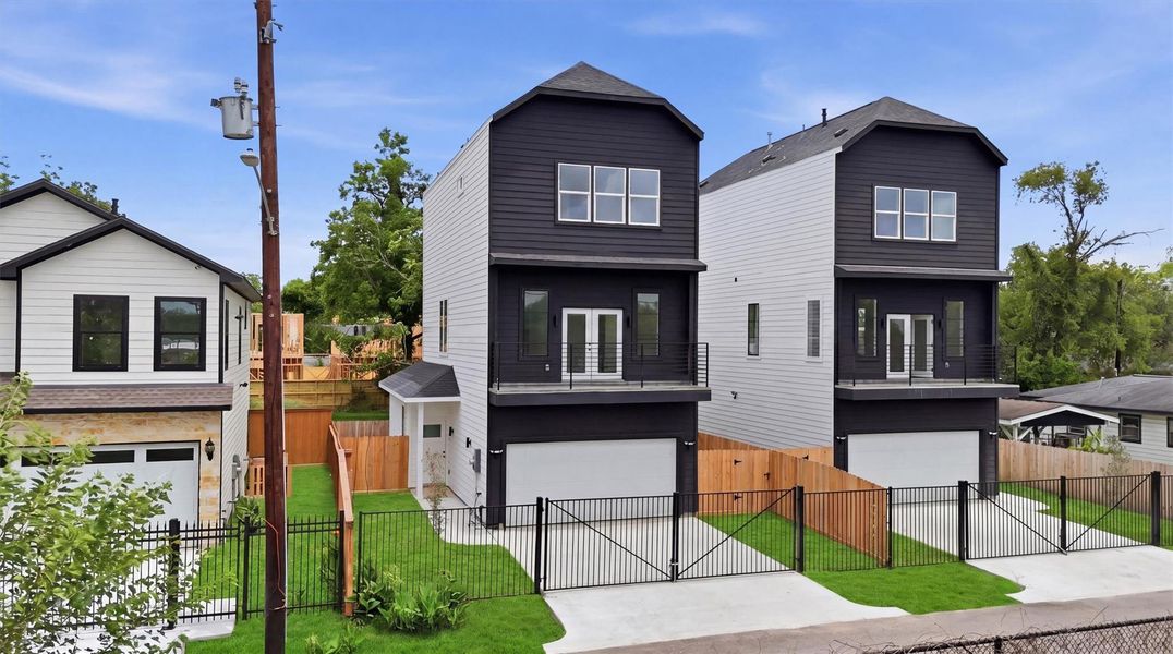Front exterior of a new home in , Houston, TX, highlighting curb appeal (Image 1). Front exterior of a new home in , Houston, TX, highlighting curb appeal (Image 1).