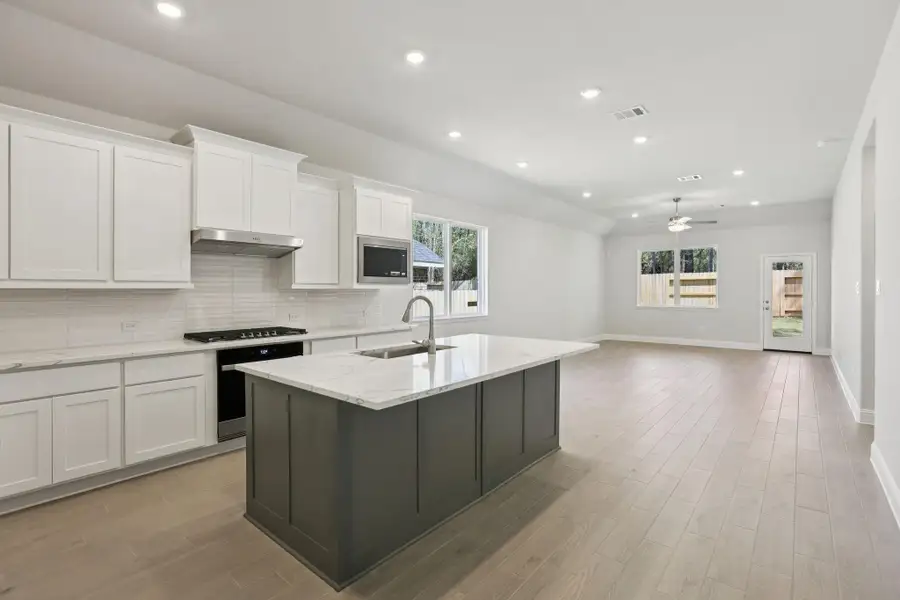 Furnished interior view inside a new home in Woodhavyn 40', Magnolia (Image 8).