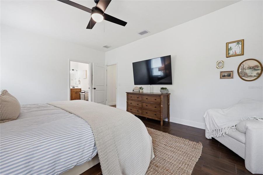 Furnished interior view inside a new home in , Gainesville (Image 50).