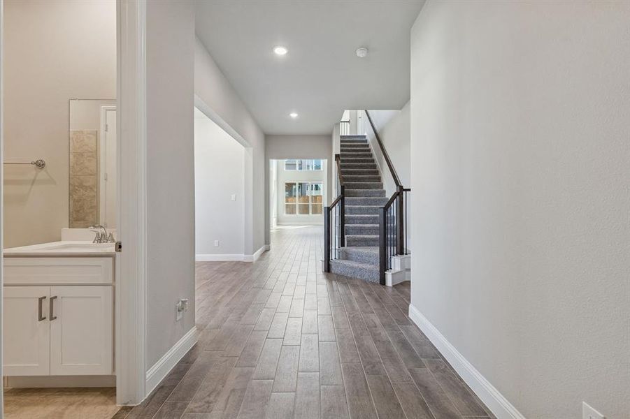 Spacious, unfurnished interior of a new home in Venetian, Weston (Image 12).