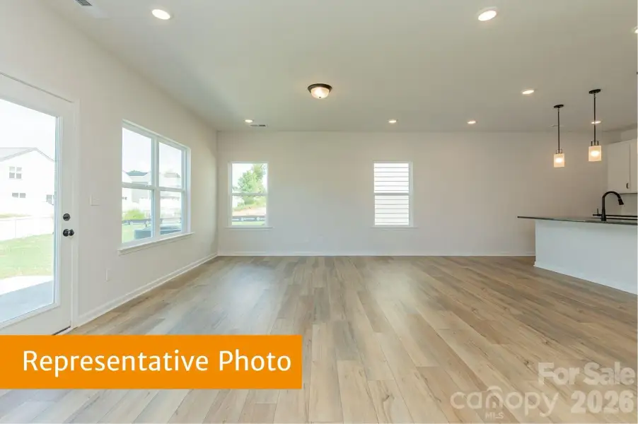Spacious, unfurnished interior of a new home in Sunset Meadows, Charlotte (Image 3).