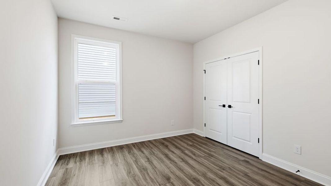 Spacious, unfurnished interior of a new home in Blue Ridge Trail, Fountain Inn (Image 27).