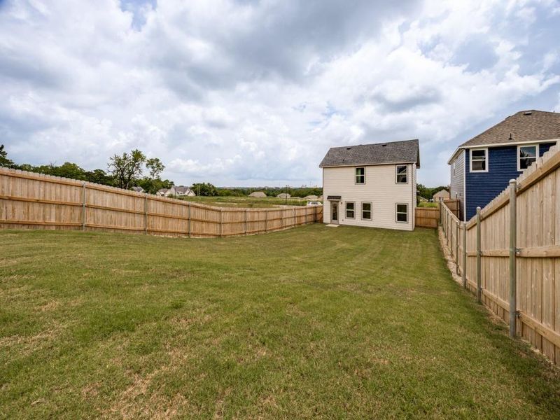 Exterior details and patio area of a home in Hanolley Hills, Sherman (Image 15).