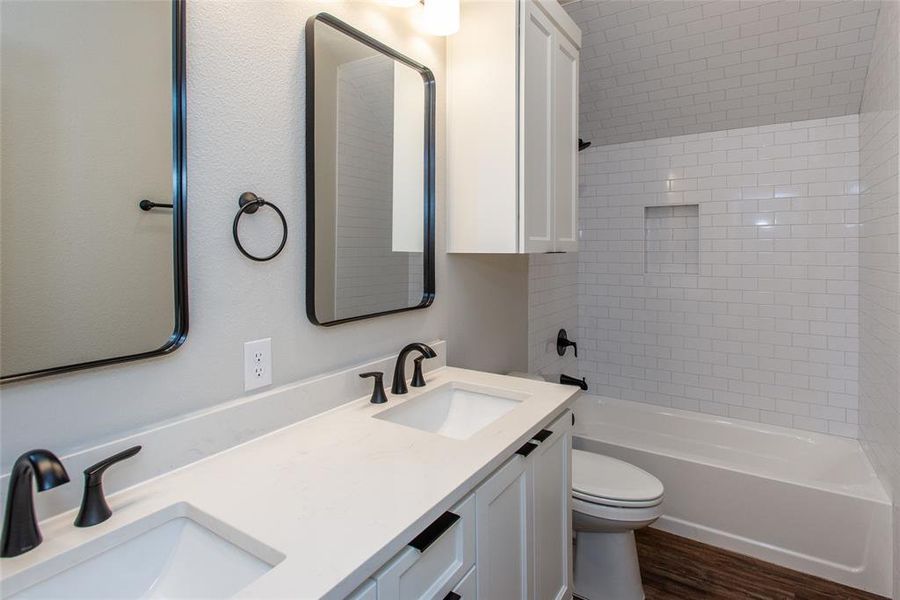 Furnished interior view inside a new home in , Mabank (Image 17).