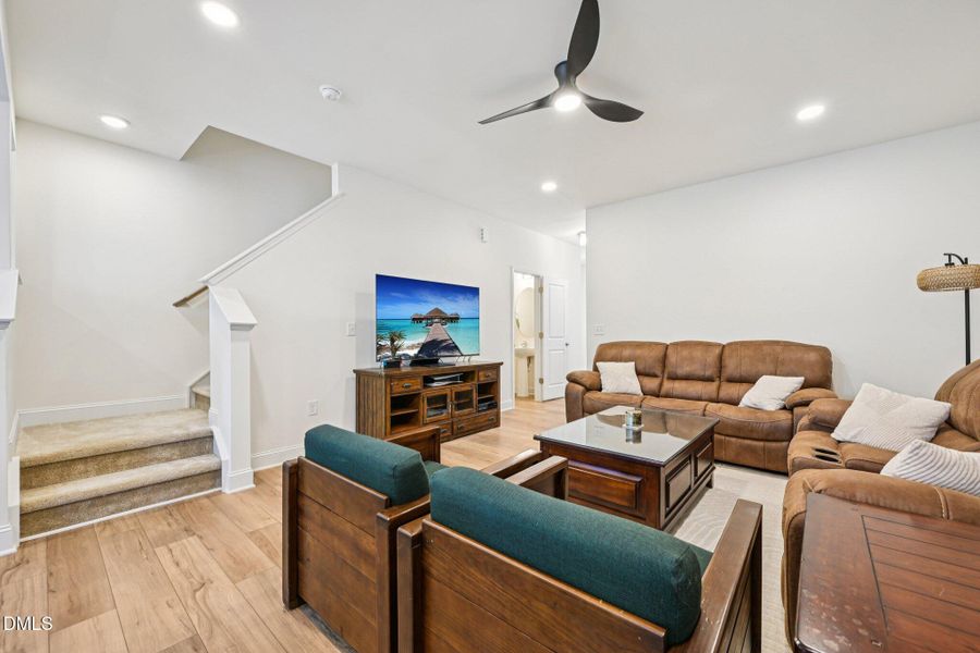 5-web-or-mls-Honeydew Way-S0710-008