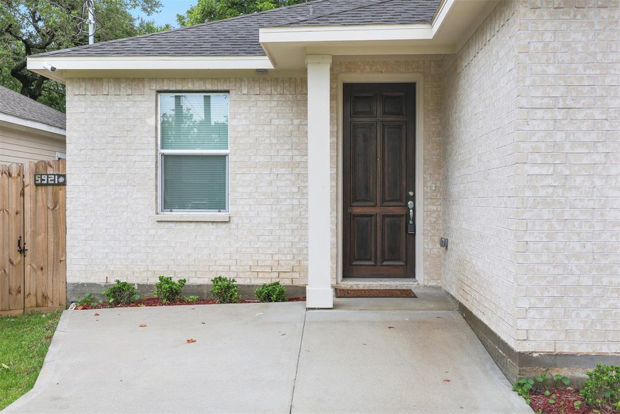 Exterior details and patio area of a home in , Texas City (Image 1). Exterior details and patio area of a home in , Texas City (Image 1).
