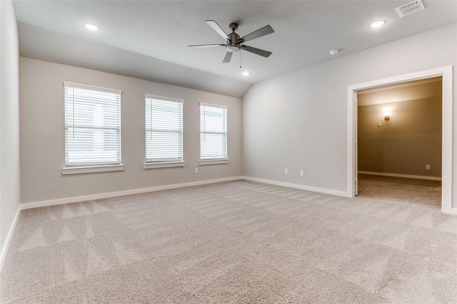 Unfurnished room with light colored carpet and ceiling fan