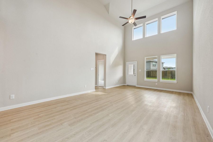 Spacious, unfurnished interior of a new home in Granger Pines, Conroe (Image 15).