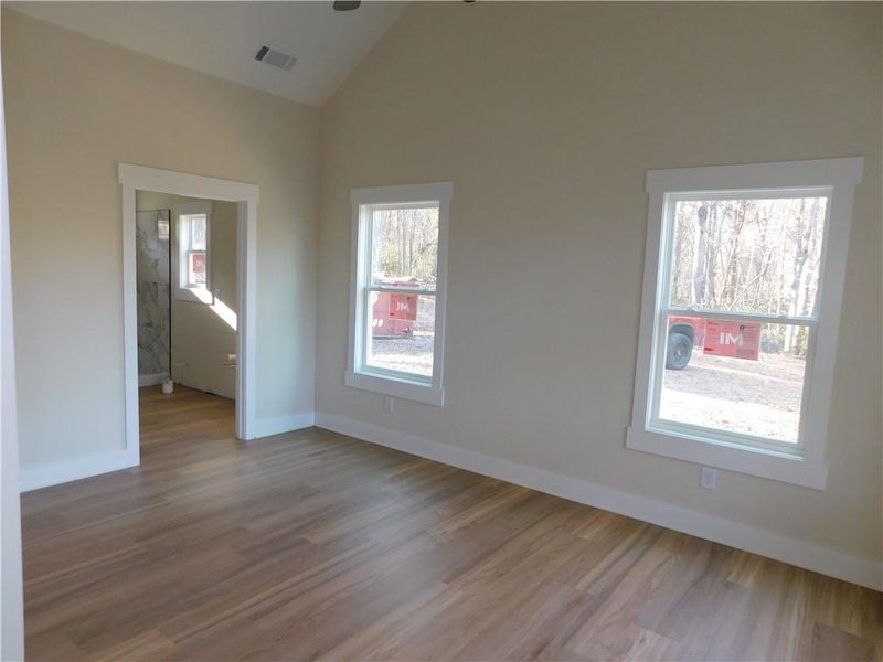 Spacious, unfurnished interior of a new home in , Dahlonega (Image 7).