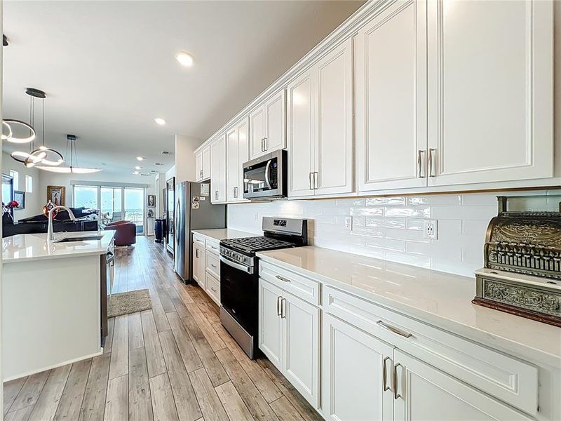 Furnished interior view inside a new home in Del Webb Minneola, Minneola (Image 27). Furnished interior view inside a new home in Del Webb Minneola, Minneola (Image 27).