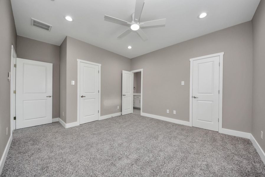Spacious, unfurnished interior of a new home in , Baytown (Image 18).
