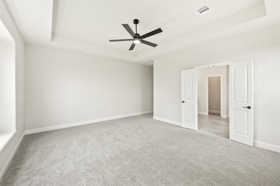 Spacious, unfurnished interior of a new home in The Oaks, Red Oak (Image 32).