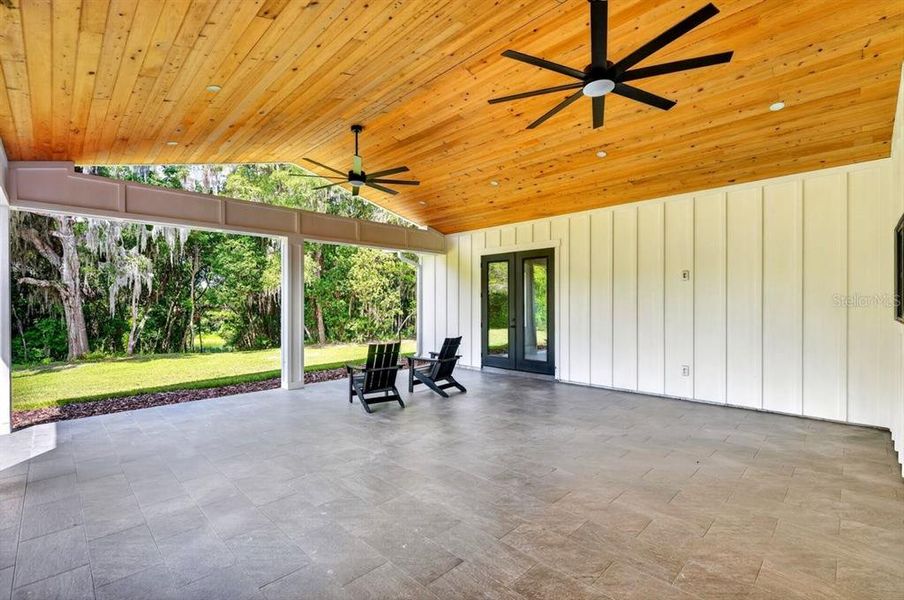 Exterior details and patio area of a home in , Deland (Image 18).