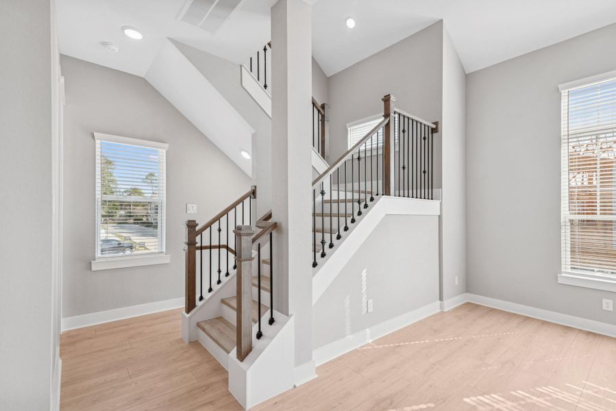 Spacious, unfurnished interior of a new home in Retreat at Oak Park, Houston (Image 32).