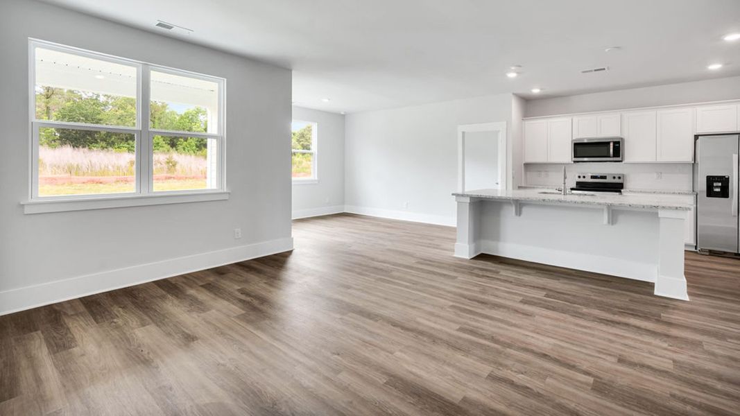 Spacious, unfurnished interior of a new home in Rolling Hills, Bolivia (Image 21).