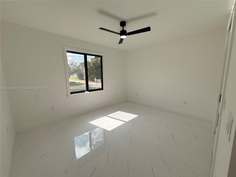 Spacious, unfurnished interior of a new home in , Lehigh Acres (Image 31).