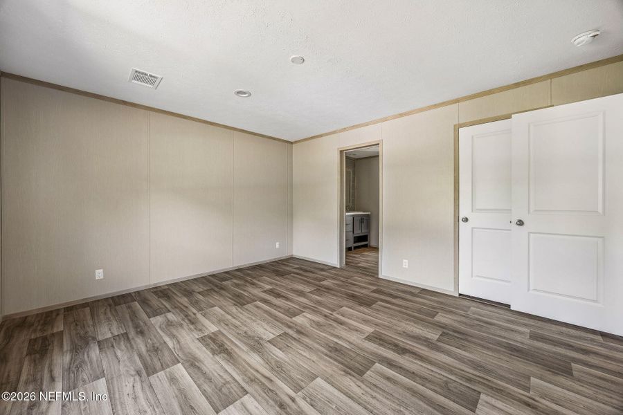 Spacious, unfurnished interior of a new home in , Yulee (Image 12).