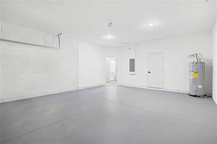 Spacious, unfurnished interior of a new home in , Poinciana (Image 14).