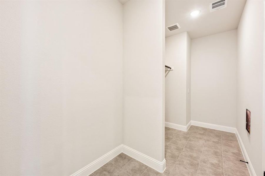 Spacious, unfurnished interior of a new home in Hampton Park, Glenn Heights (Image 26).