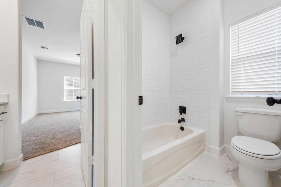 Representative furnished interior of a home built from the Warwick by Sandcastle Homes in Sunset Heights, Houston (Image 10). Representative furnished interior of a home built from the Warwick by Sandcastle Homes in Sunset Heights, Houston (Image 10).