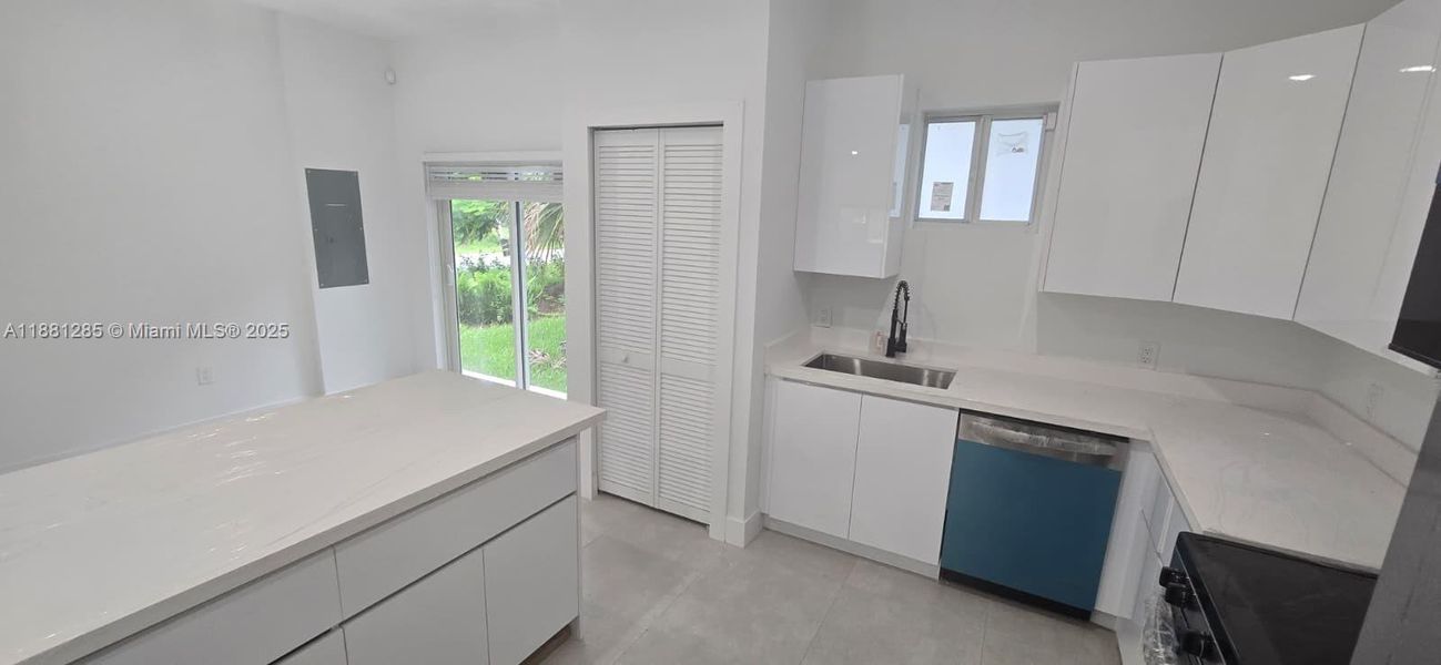 Furnished interior view inside a new home in , Pompano Beach (Image 6).