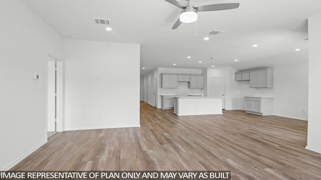 Spacious, unfurnished interior of a new home in Silverthorne, Conroe (Image 5).