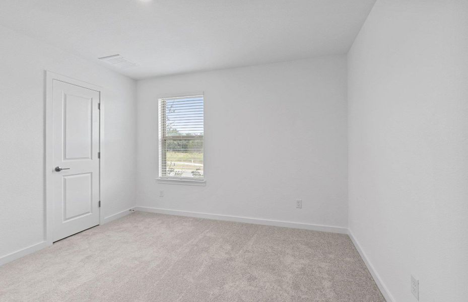 Spacious, unfurnished interior of a new home in Wolf Ranch, Georgetown (Image 22).
