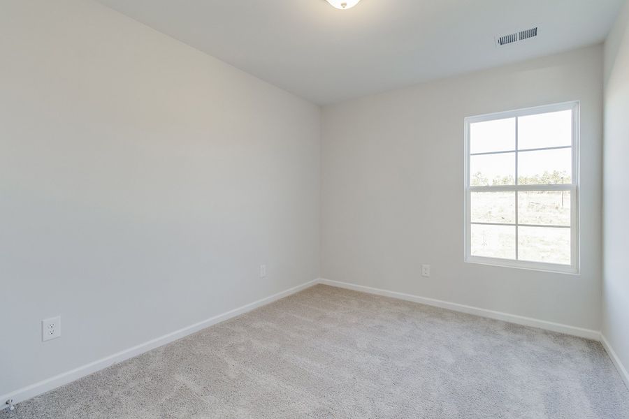 Spacious, unfurnished interior of a new home in Astoria, Columbia (Image 28).