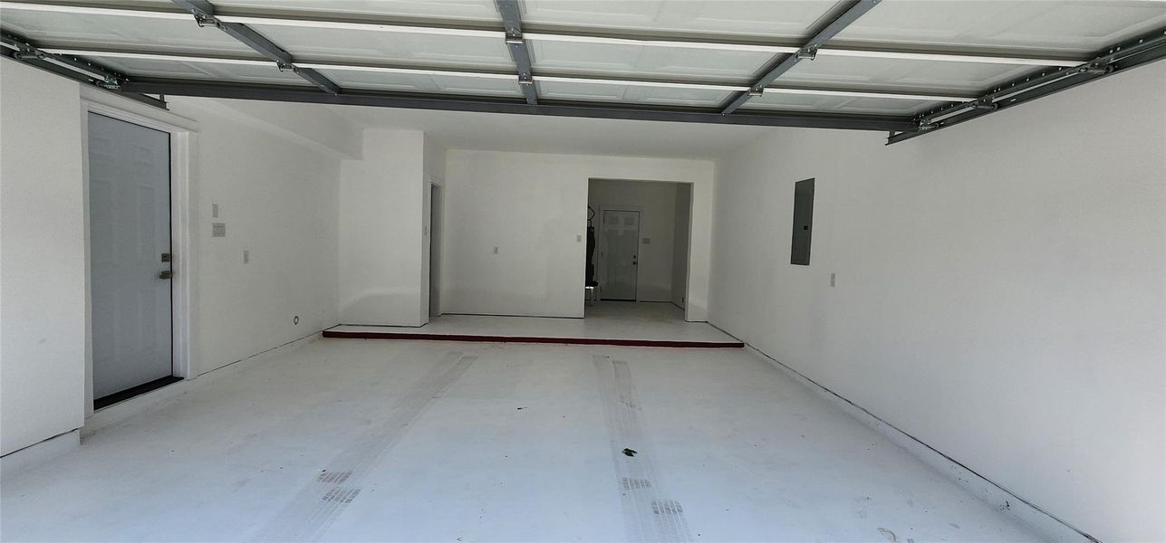 Spacious, unfurnished interior of a new home in , Houston (Image 17).