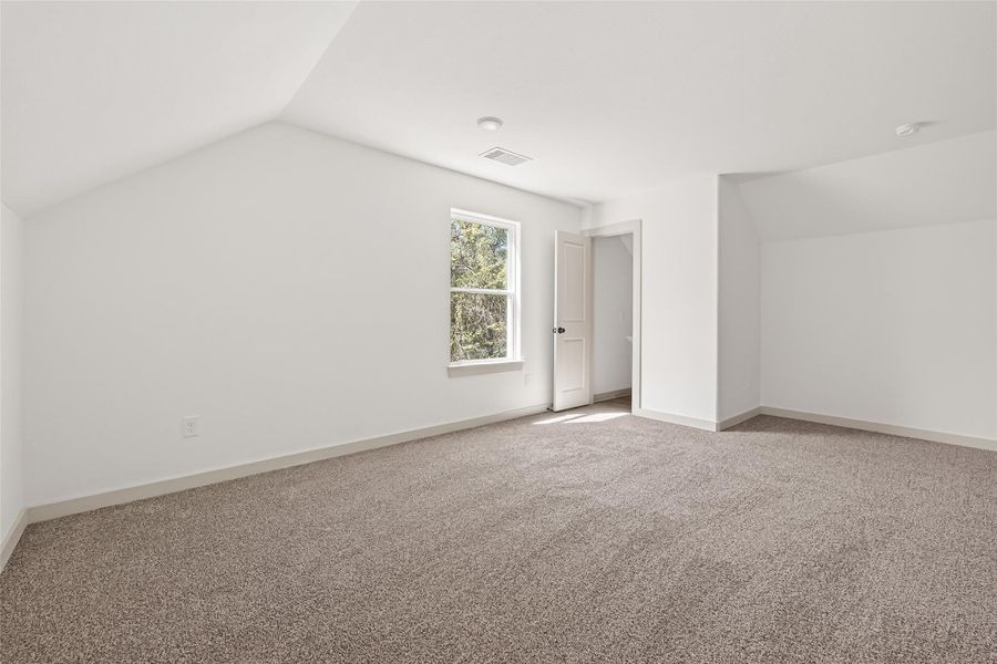Spacious, unfurnished interior of a new home in , Hempstead (Image 37).