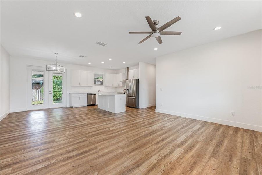 Spacious, unfurnished interior of a new home in , Deland (Image 27).