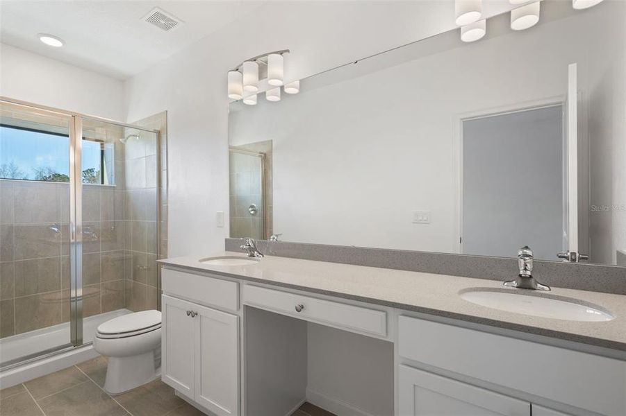 Furnished interior view inside a new home in , Orlando (Image 17).