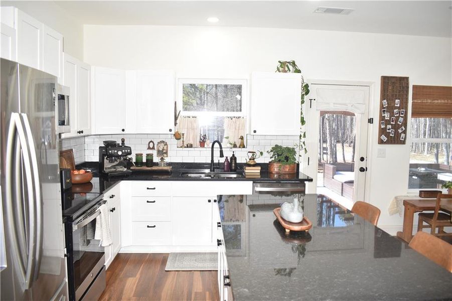 Furnished interior view inside a new home in , Dallas (Image 15).