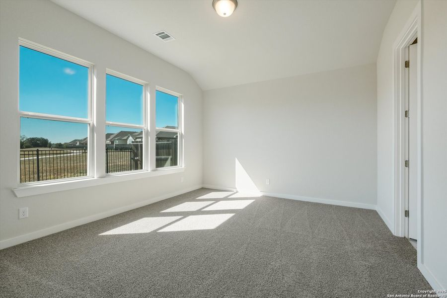 Spacious, unfurnished interior of a new home in Foxbrook, Schertz (Image 15).