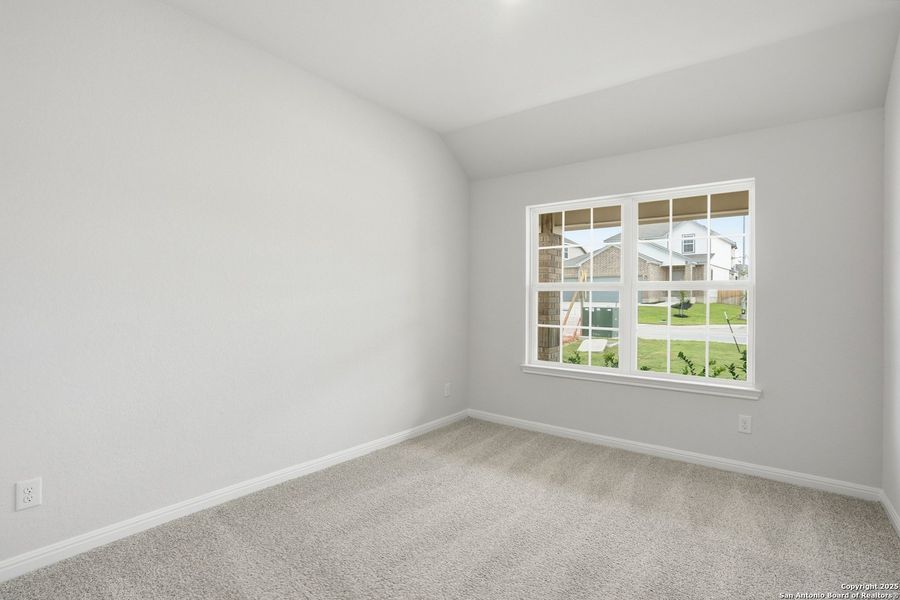 Spacious, unfurnished interior of a new home in Hunters Ranch, San Antonio (Image 17).
