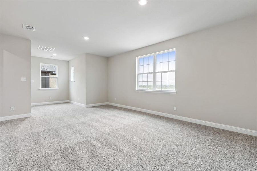Spacious, unfurnished interior of a new home in Venetian, Weston (Image 17).