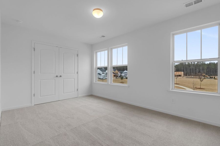 Spacious, unfurnished interior of a new home in Homecoming, Ravenel (Image 27).